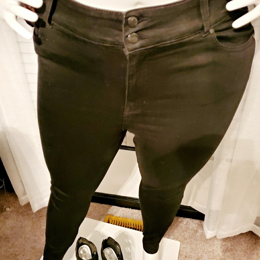 BLACK CB JEANS.